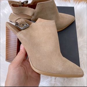 HALOGEN habrooke-Lea bisque suede ankle boots